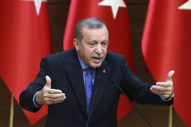 To što su Kurdi zatražili Asadovu pomoć, navelo je Erdogana da se osloni na oprobanu kombinaciju islama i patriotizma kako bi mobilisao svoje lojaliste. Ime operacije inspirisano je rečju “maslina” iz jedne kuranske sure